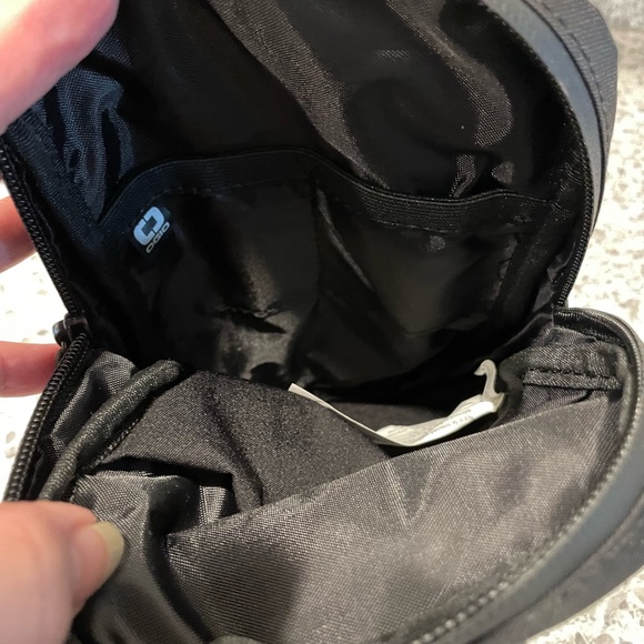 OGIO XIX STARLA BLACK W SILVER
GALAXY PRINT ZIP CLOSE CROSSBODY BAG POUCH NEW - Picture 10 of 13